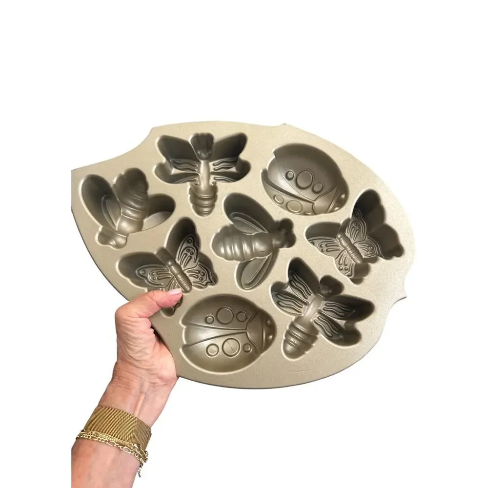 Nordic Ware Williams Sonoma Backyard Bugs Gold Aluminum Baking Pan